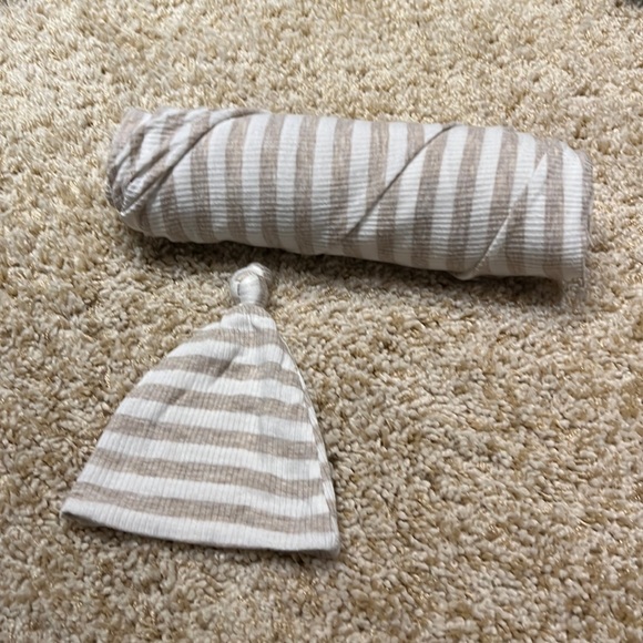 Lou Lou & Company Other - Lou lou and company Oatmeal and Cream swaddle set